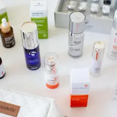 Kolekcja kosmetyków z peptydami, w tym serum i kremy. Odkryj najlepsze peptydy dla swojej skóry.