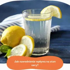 Szklanka wody z cytryną i miętą. Picie wody efekty cera - nawodnienie wpływa na jej wygląd.