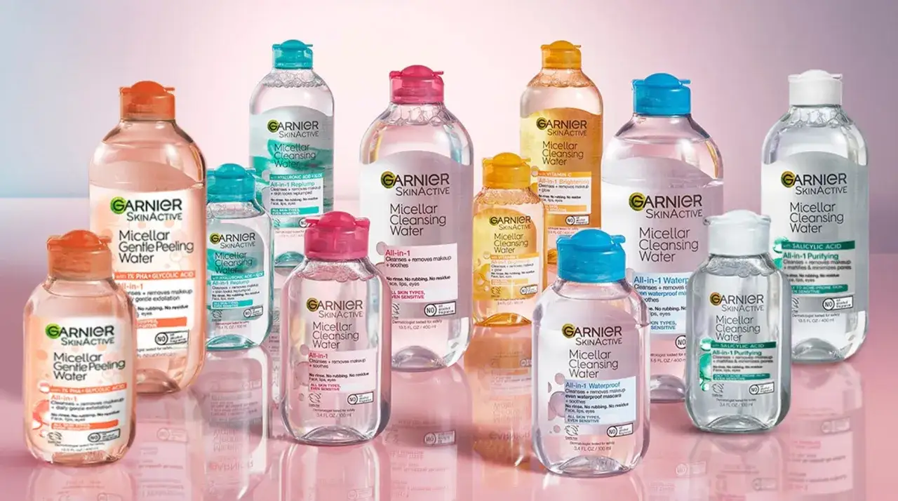 Różne rodzaje płynów micelarnych Garnier. Czy trzeba zmywać płyn micelarny? Nie, po użyciu płynu micelarnego Garnier nie trzeba zmywać twarzy wodą.